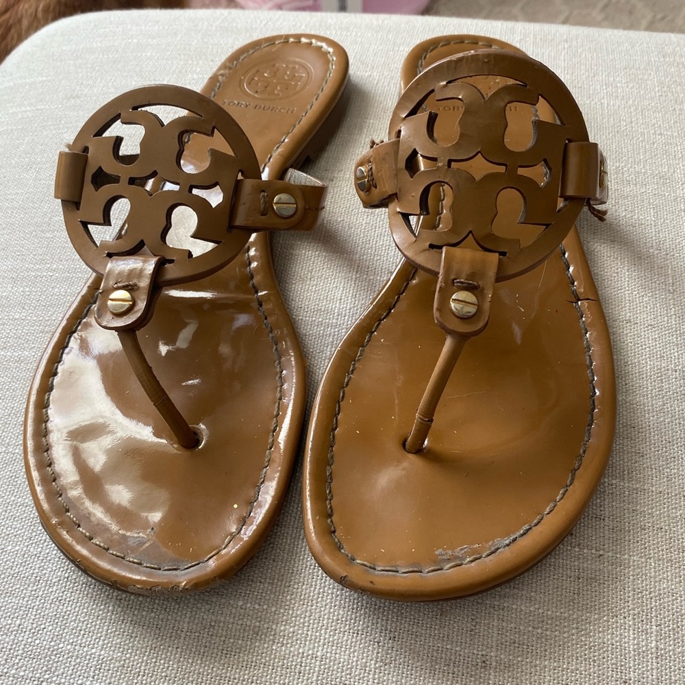 TORH BURCH MILLER SANDAL, PATENT LEATHER